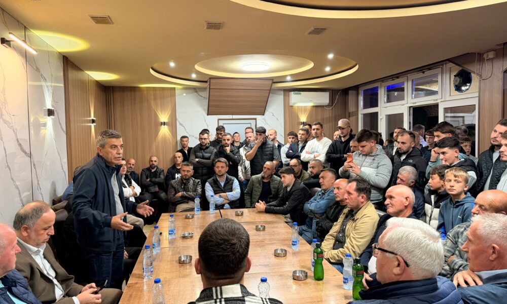 VLEN mobilizon Miletinën  Izet Mexhiti dhe Adnan Azizi mes qytetarëve