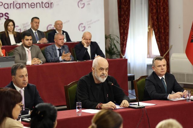 Votimi i  Territoriales   Rama mbledh deputetët para seancës plenare  Mazhorancës i duhen 84 vota