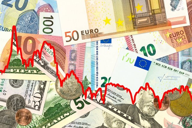 Euro bie përsëri dhe i afrohet kufirit të 90 lekëve  Regjistrohet niveli më i ulët historik