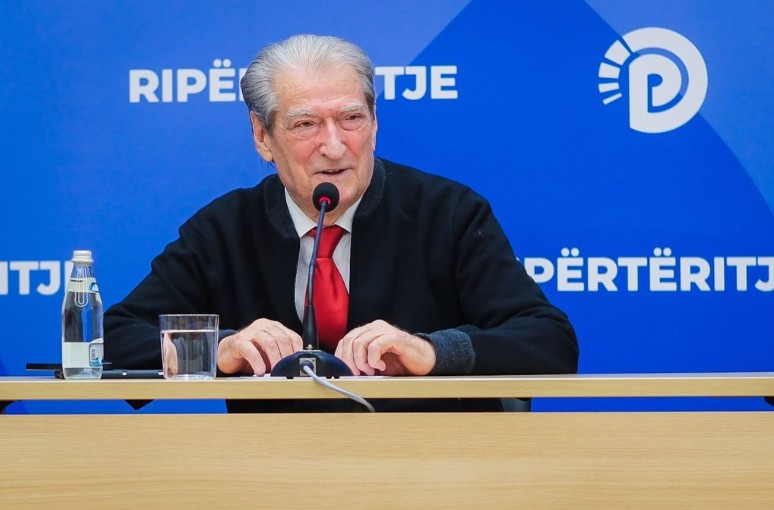 Berisha  Kur PD ja të vijë në pushtet do dëmshpërblejë dhe dekorojë studentët që dënohen në protestë