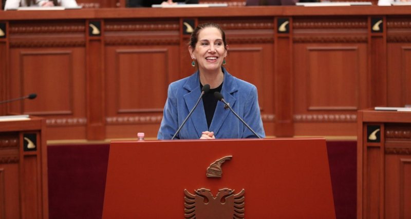 Kumbaro  Dhunimi ndaj institucioneve nuk zgjidh asgjë  Dialogu dhe fjala janë e vetmja rrugë