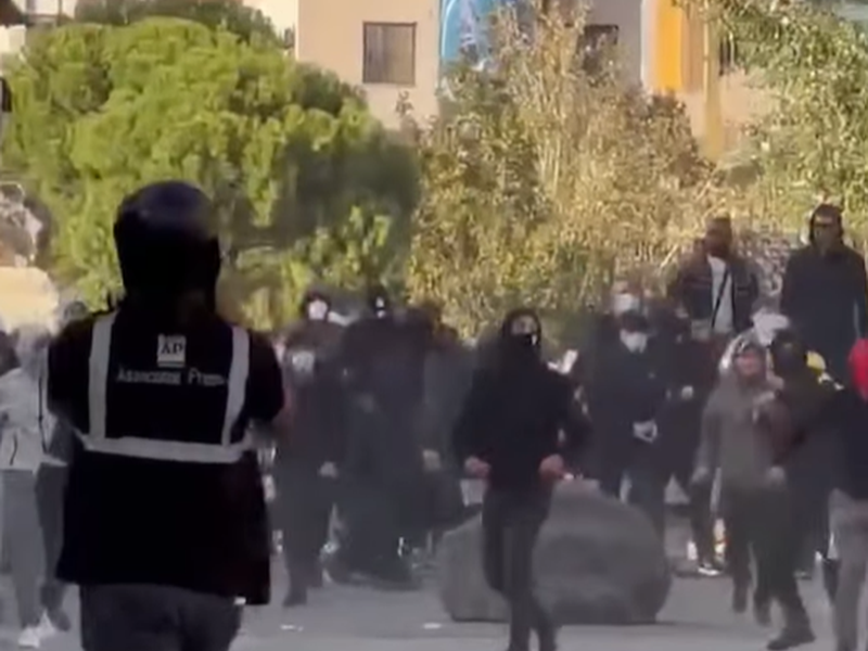  O Saaaaali nuk gjunjëzohet Shqipëria    Balla nxjerr videon nga protesta e dhunshme