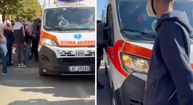 VIDEO  Protestuesit nuk i besojnë as ambulancës që mbërriti për të marrë gazetaren e plagosur  i hapin dyert dhe kontrollojnë për gaz lotsjellës