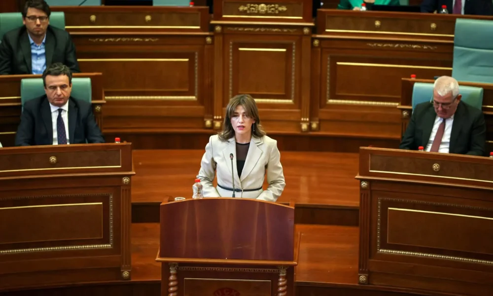 Për gjashtë muaj si Presidente  Albulena Haxhiu ua dha shtetësinë e Kosovës me dekret 29 personave  Dokument Emrat 