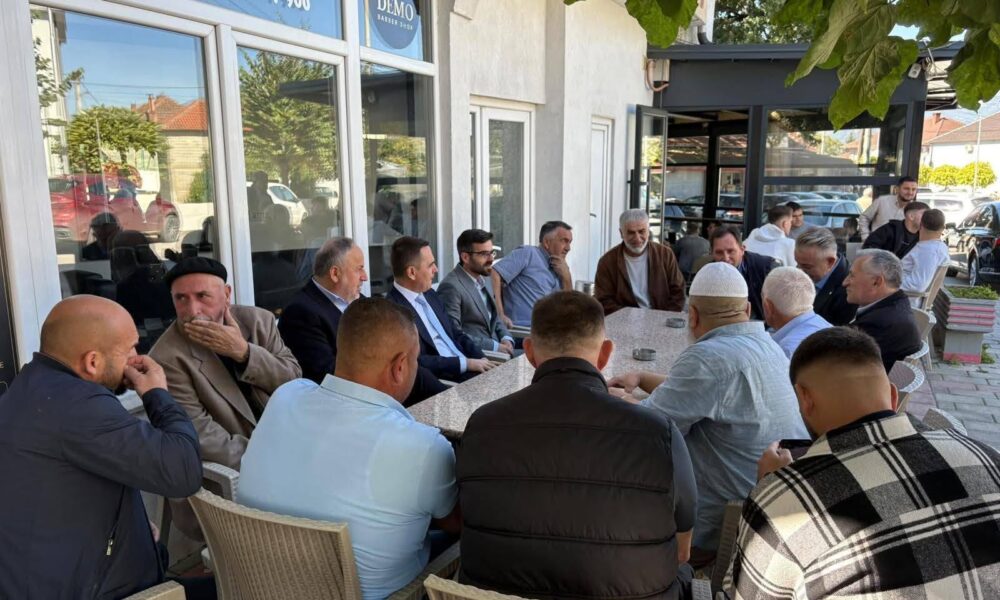 Jakup Huseini pret Bilall Kasamin dhe Adnan Azizit në Çellopek  Biseduam për ndryshimin në Bërvenicë