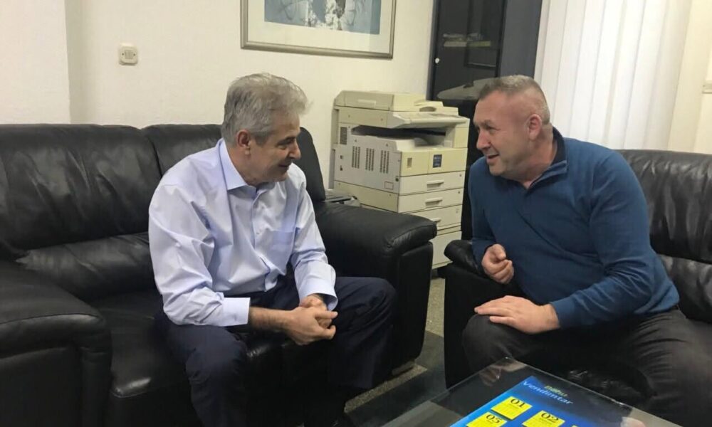Ahmeti me mesazh prekës për Nexhën  Për 25 vite u kujdes për pamjen time  sot humba një mik