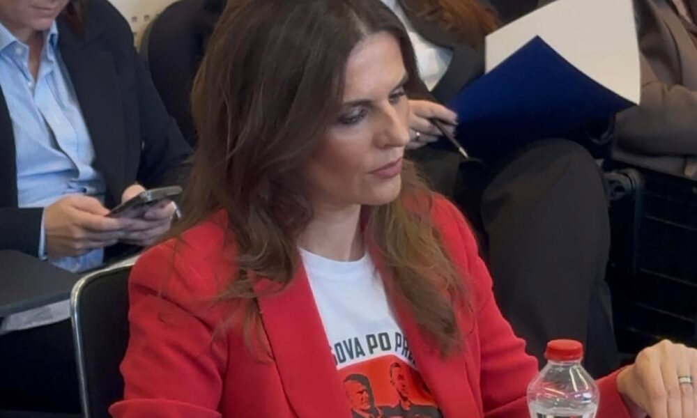 me-bluzen-kosova-po-pret-vlora-citaku-kerkon-drejtesi-per-ish-kreret-e-uck-se