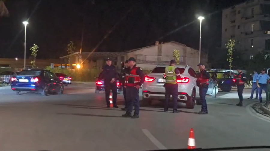 Policia  blindon  Vlorën  kontroll makinave me xhama të zinj  ja çfarë po verifikohet