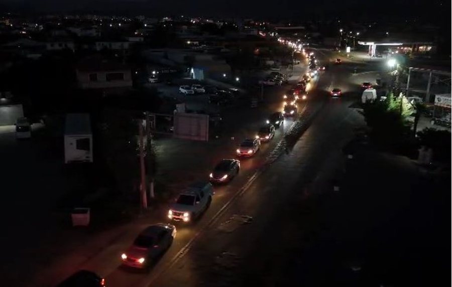 Trafik i rënduar në aksin Elbasan Tiranë  kolona kilometrike automjetesh te Bradasheshi 