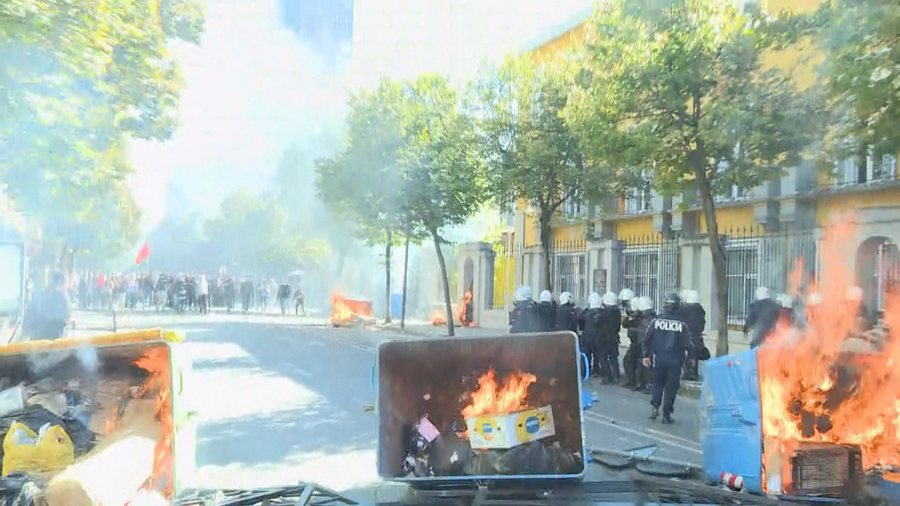 U ndaluan në protestat e dhunshme  63 persona dalin nesër para gjykatës për masën e sigurisë