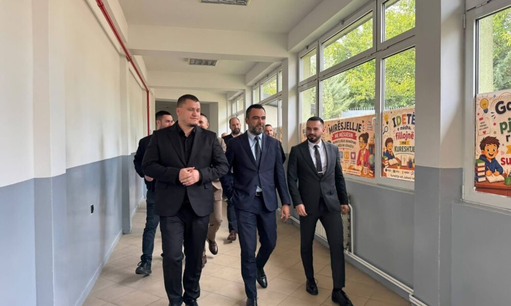 Zv ministri Sulejmani viziton Haraçinën  në fokus kushtet në shkollat fillore