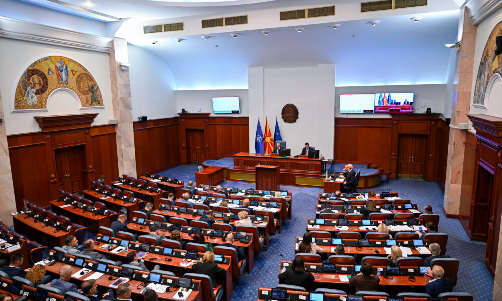 Kuvendi miraton ndryshime ligjore për sektorin publik dhe pagat e funksionarëve