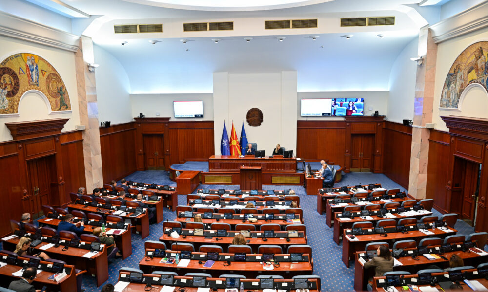 Fund kontratave në vepër në institucionet shtetërore  Paralajmërohen punësime të përhershme