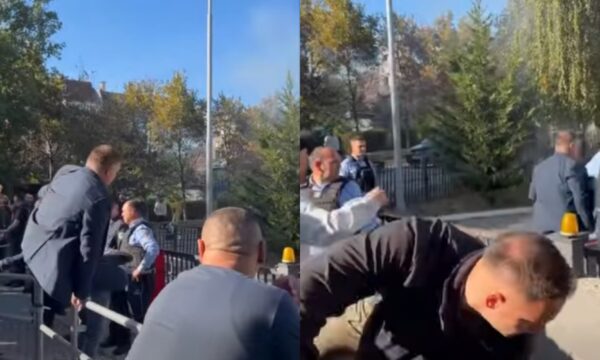 Shefi i Policisë i kalon me vrull barrikadat te Kuvendi e befason pak një polic