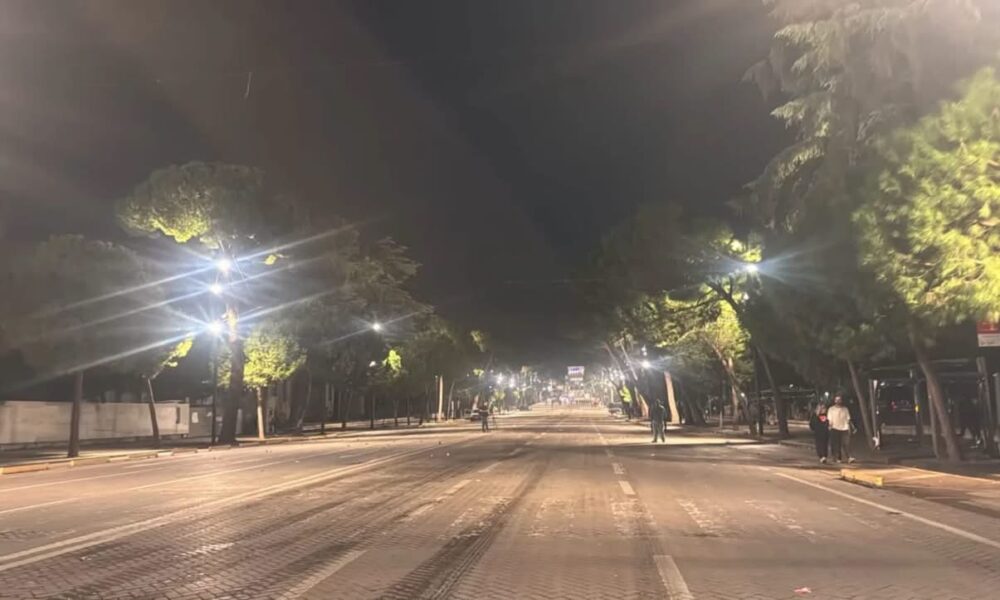 Rikthehet qetësia në bulevard  boshatisen rrugët e Tiranës pas ndërhyrjes së policisë