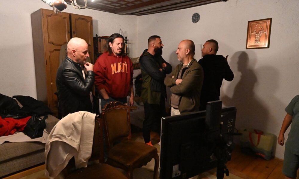 Vizitë frymëzuese dhe pa protokoll  Ministri Sulejmani surprizon realizuesit e filmit  Ajal 