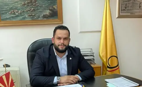 Kurtishi  Për të marrë rrogën  duhet të vish në punë  nuk shkon  edhe patriot edhe hajdut