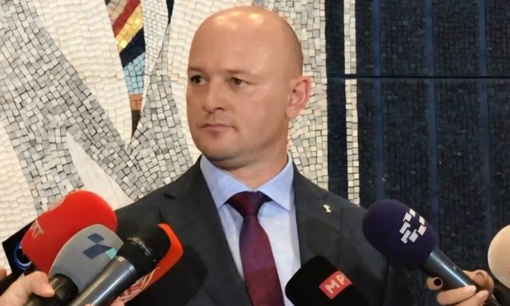 kush-do-ta-zevendesoje-islam-abazin-pese-kandidate-ne-gare