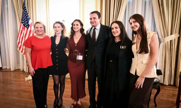 Kurti njofton për vdekjen e mërgimtares nga Amerika me familjarë të saj në aksident në Greqi