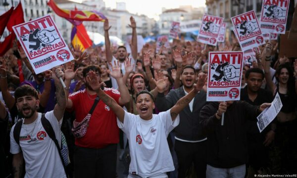 Protesta  dhunë  shtetrrethim  Pse po rebelohet rinia e Europës 
