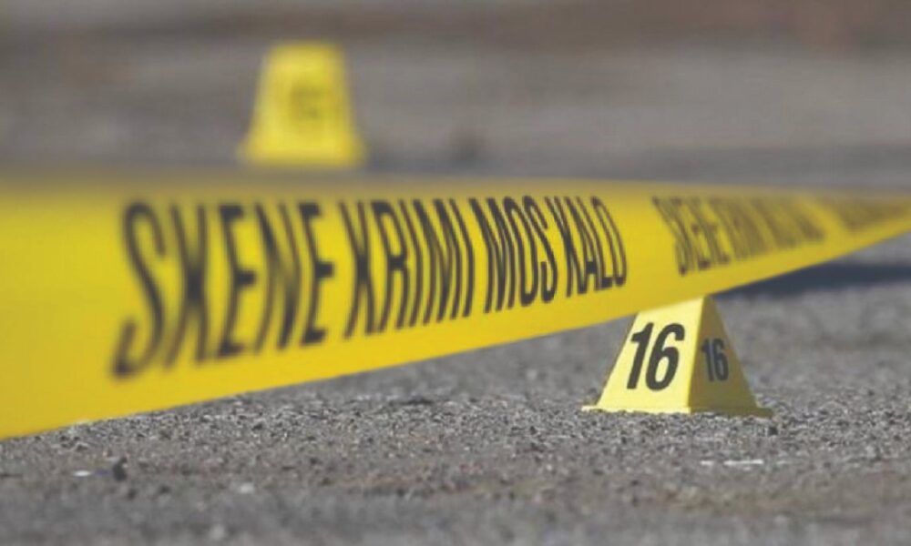 Plagosi me thikë 19 vjeçarin në Korçë  arrestohet 23 vjeçari  Kishte thyer arrestin shtëpiak  iu gjet edhe drogë