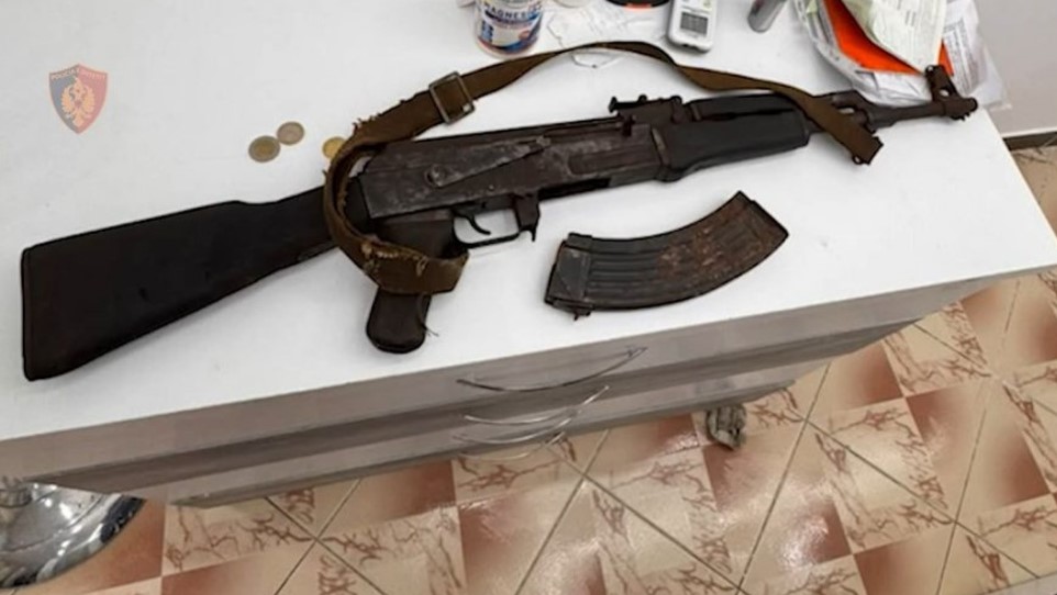 Durrës  kanosi me kallashnikov 69 vjeçarin  arrestohet i riu