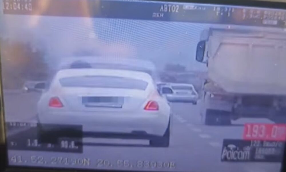 194-km-h-aty-ku-lejohen-80-arrestohet-shoferi-i-rolls-royce-ne-autostraden-tetove-gostivar