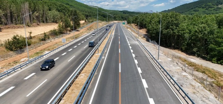 Autostrada Kërçovë Ohër drejt përfundimit  Nikolloski inspektoi punimet intensive
