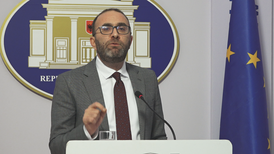  Duart larg studentëve   Gazment Bardhi apel policisë  Ndalni terrorin ndaj rinisë
