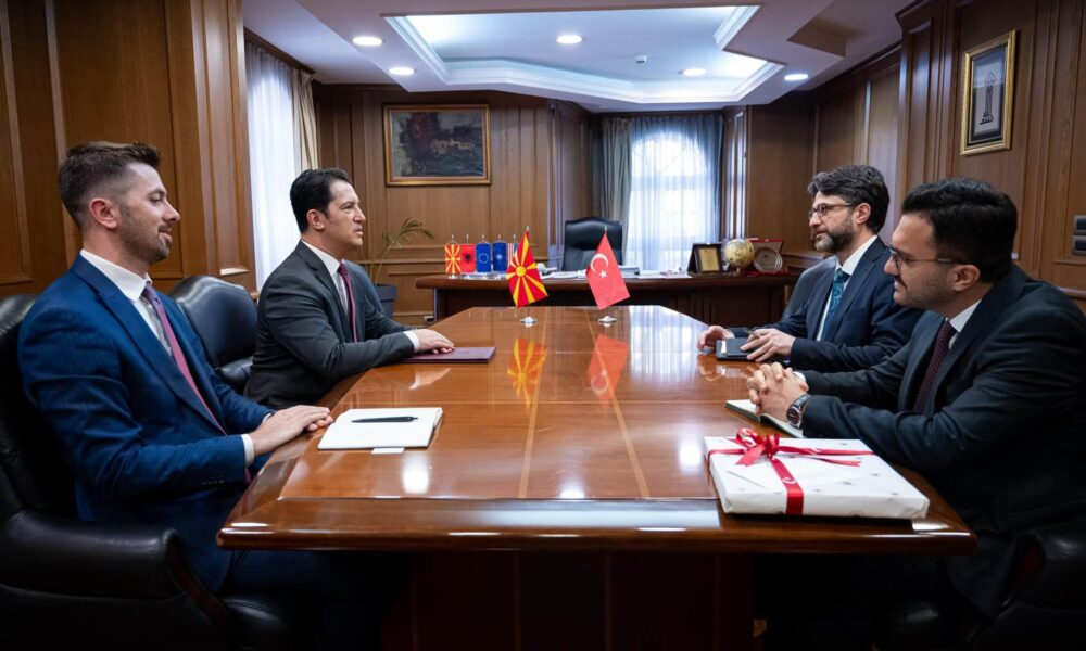 Zv kryeministri i parë Bekim Sali takon ambasadorin e ri turk  Alper Aktaş   Miqësia ndërmjet dy vendeve ka rrënjë të thella 