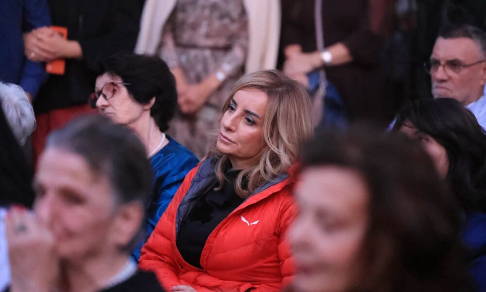 Gazetarja Beti Njuma ngre alarmin  5 aviona nga Izraeli në Rinas brenda 24 orëve 