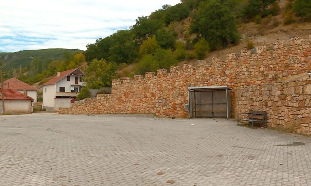 Bllaca prej vitesh pa transport publik  nxënësit detyrohen të ecin