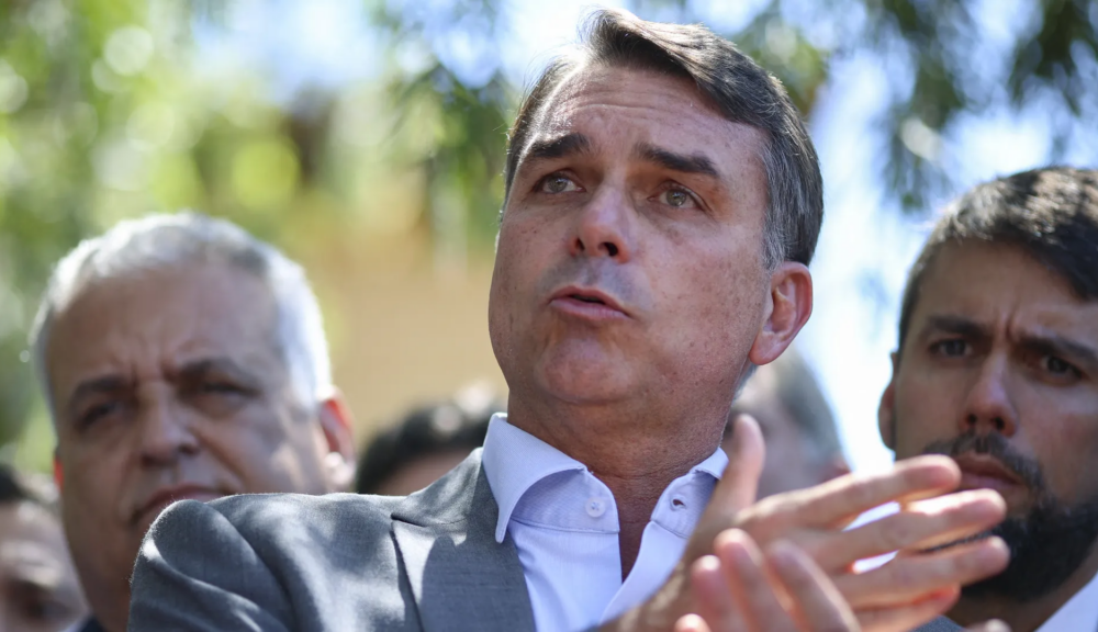 Trump  i hap dyert  familjes Bolsonaro  pajisen me viza amerikane