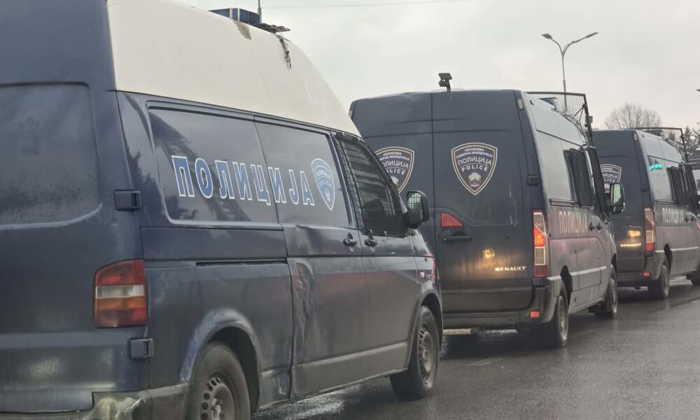 aksion-i-madh-policor-ne-gjithe-maqedonine-16-te-arrestuar-konfiskohen-droge-dhe-arme