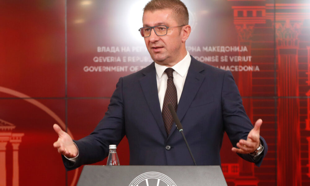Mickoski  Jetohet vështirë  por kemi inflacion më të ulët dhe paga në rritje