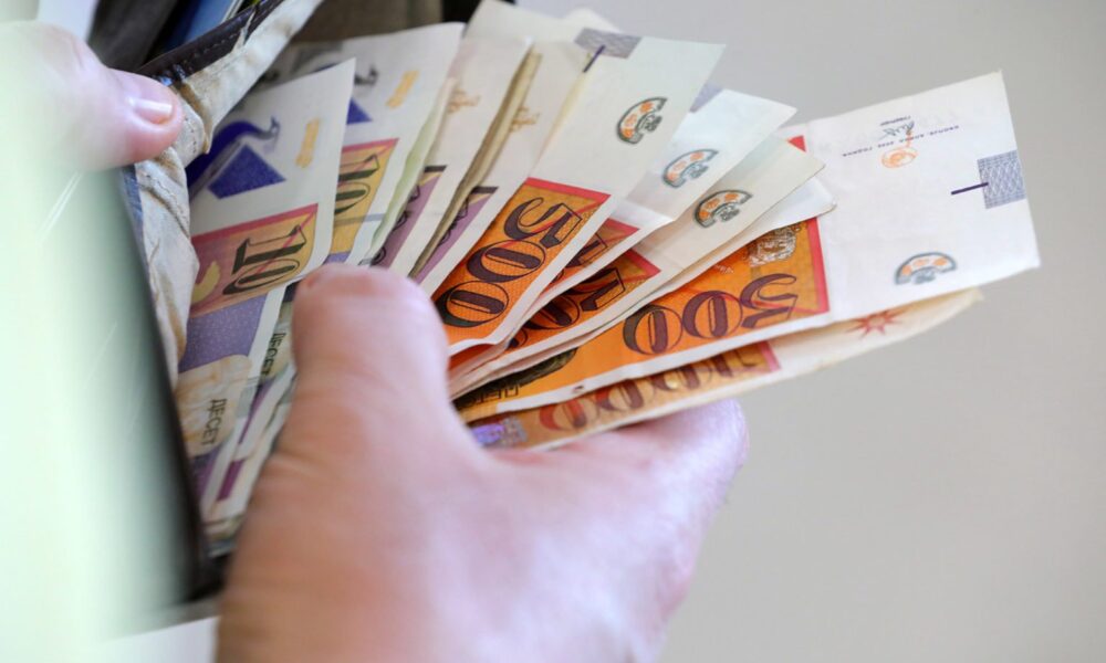 maqedonia-e-veriut-shqyrton-pagat-sipas-oreve-te-punes-sindikatat-kerkojne-minimum-250-denare-per-ore