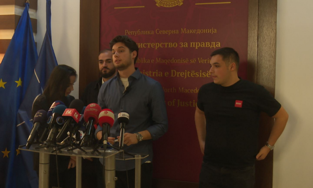 Jurisprudenca  modeli i ri  12 me 2  nuk solli marrëveshje  Studentët kundërshtojnë ministrinë për provimin në shqip