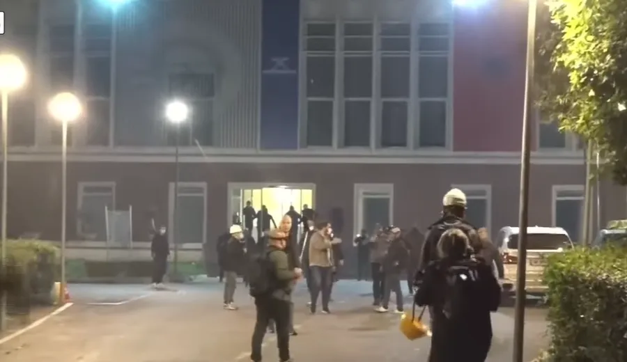 tensionet-ne-seline-blu-policia-na-sulmuan-me-molotove-perdorem-gaz-lotsjelles