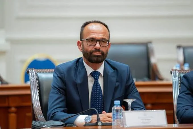 Petar Bogojeskit i  dhemb  propozimi i Shasivarit  Për 10 vjet  i gjithë gjyqësori do të flasë shqip 
