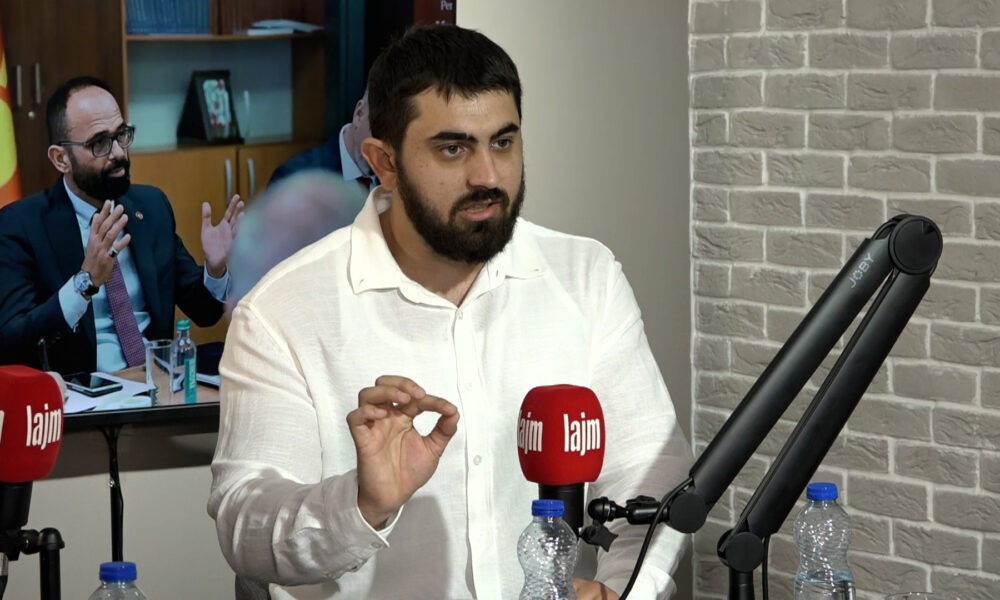 Studentët e UNT së në protesta  Duam provimin në shqip 