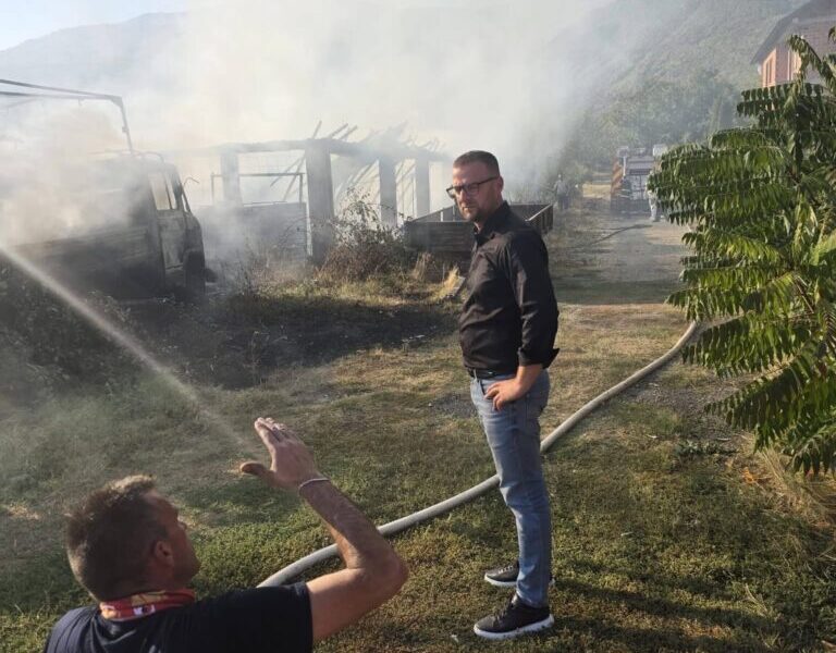  Pesë vatra zjarri në të njëjtën kohë në Tearcë   reagon ashpër Daut Memishi  Përparimi i komunës sonë nuk do të ndalet nga veprimet e papërgjegjshme 